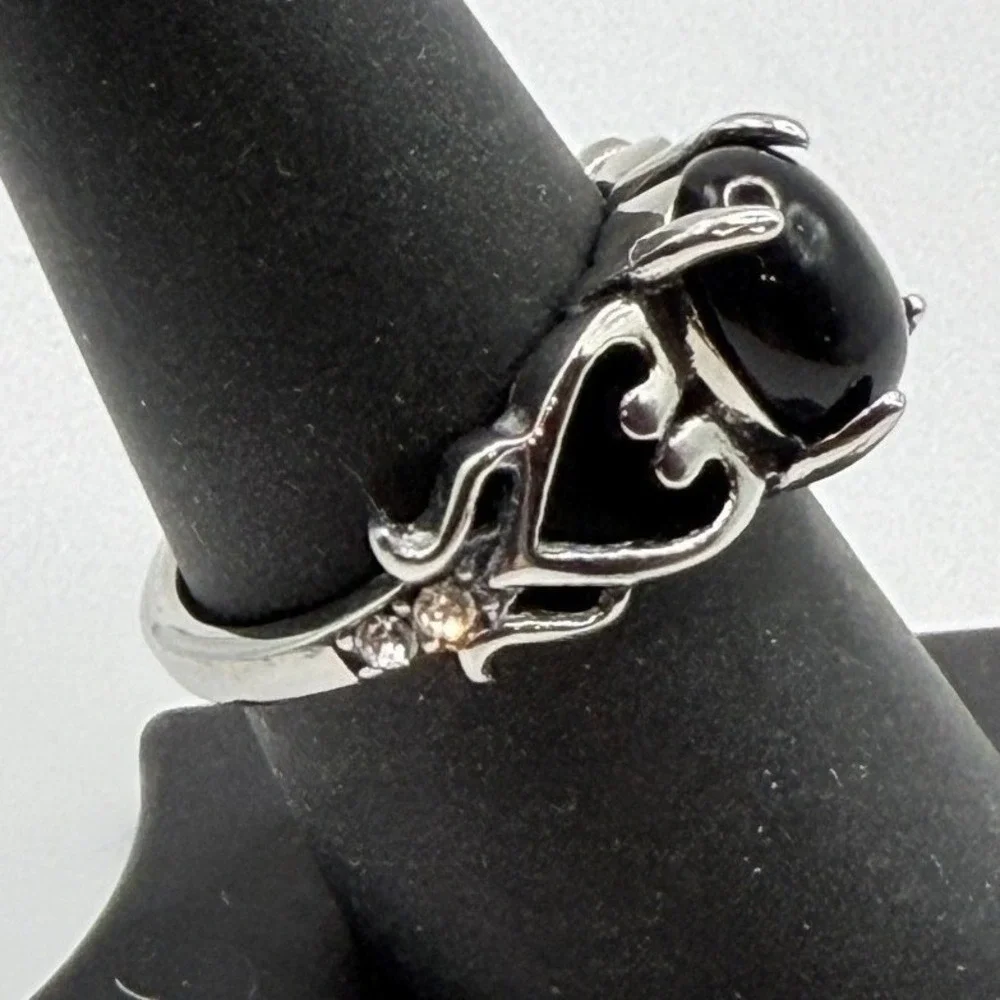 Vintage Style Black Cabochon Ring Silver Tone Scroll Setting Sz 8‎